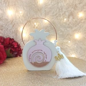 Γούρι Ρόδι Λευκό με Στεφάνι Ευχές και Φούντα