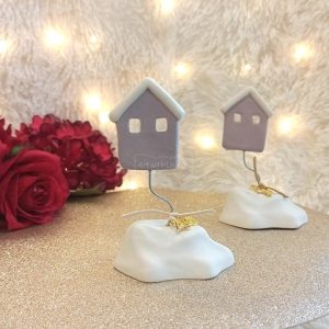 Γούρι Κεραμικό Σπίτι Λιλά σε Βάση