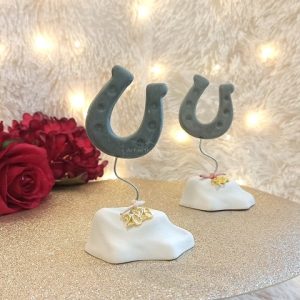 Γούρι Κεραμικό Πέταλο Γκρι σε Βάση