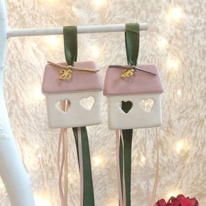 Γούρι Κρεμαστό Σπιτάκι Ροζ με Καρδιές